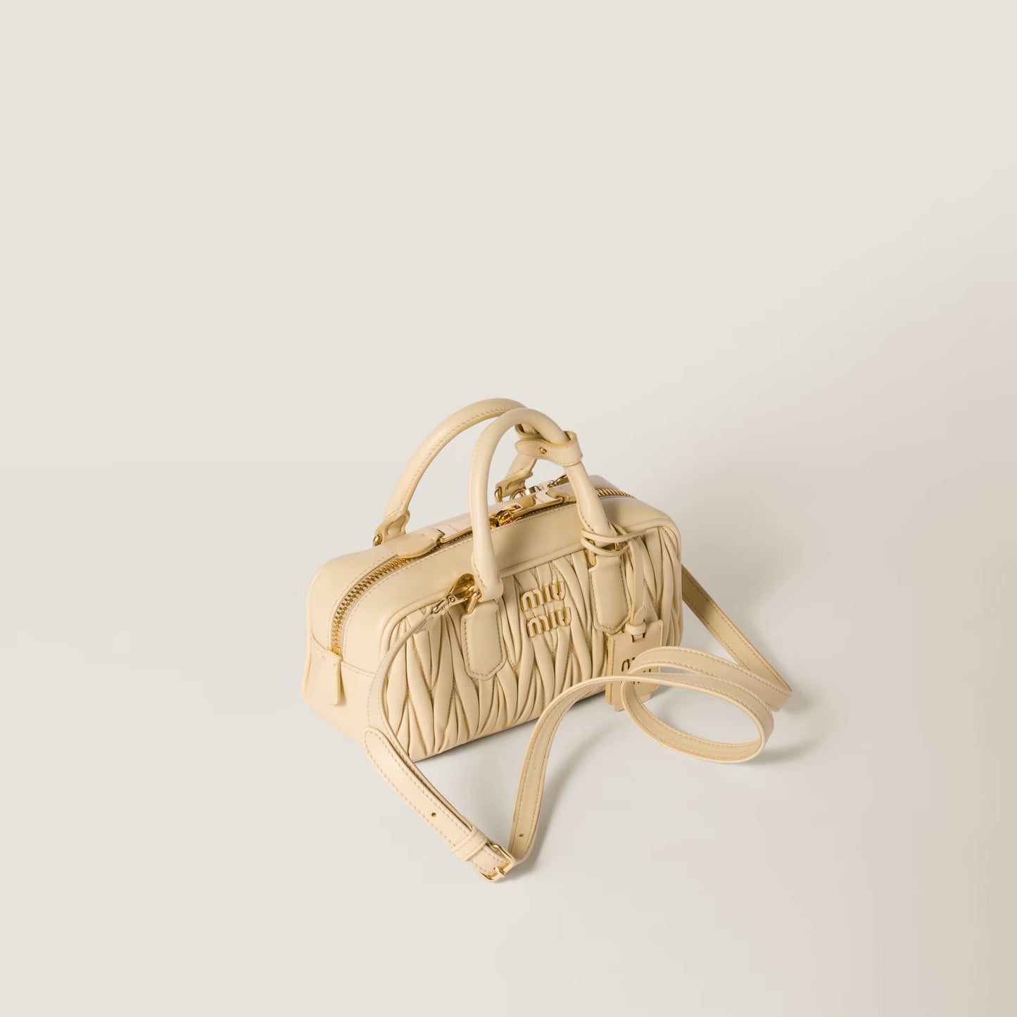 Sac Miu Miu Arcadie en cuir nappa matelassé - Vogue Maroc – Boutique digitale de mode de luxe
