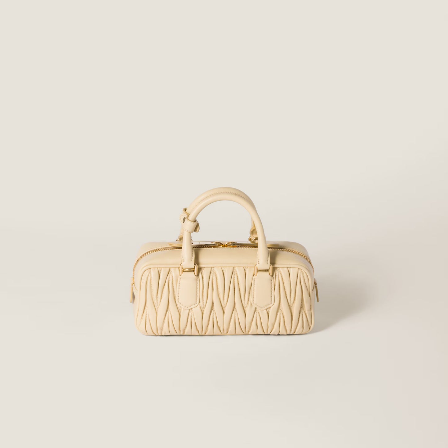 Sac Miu Miu Arcadie en cuir nappa matelassé - Vogue Maroc – Boutique digitale de mode de luxe