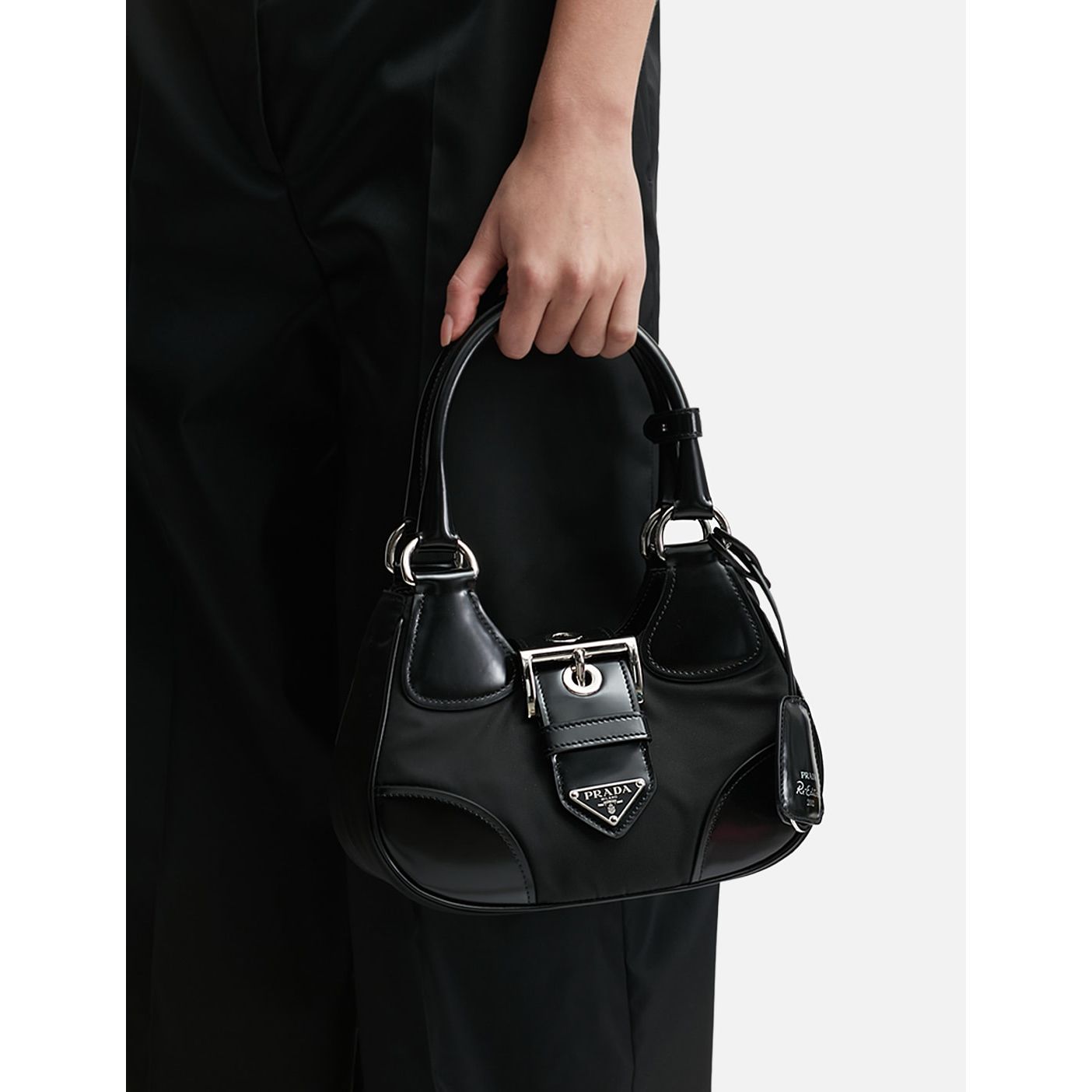 Sac Prada - Moon Re-Nylon tote bag - Vogue Maroc – Boutique digitale de mode de luxe