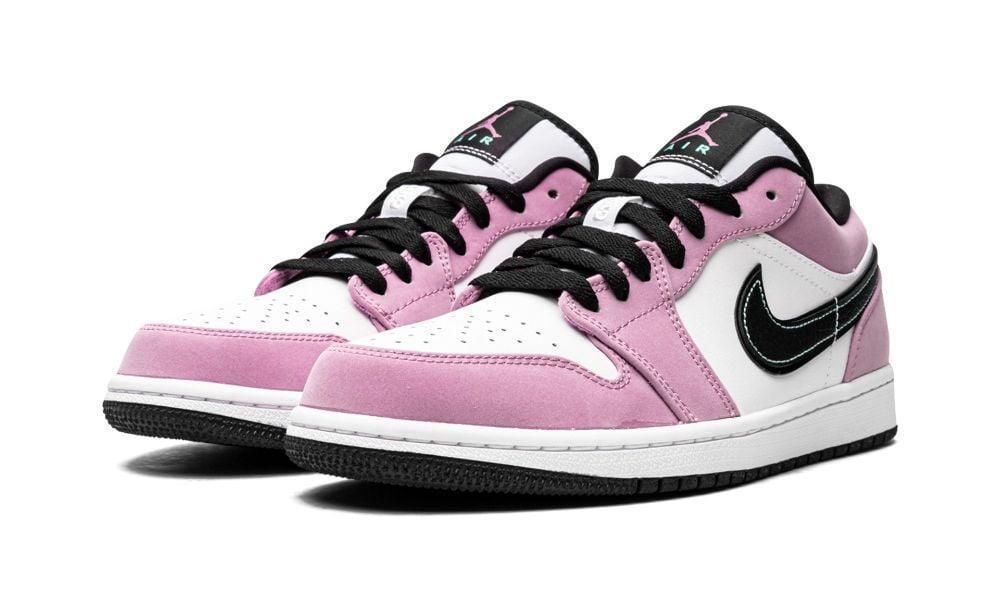 Air Jordan 1 Low SE
"Violet Shock"
