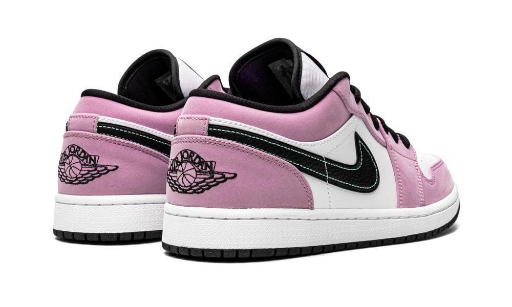 Air Jordan 1 Low SE
"Violet Shock"