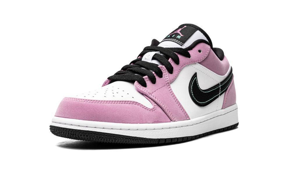 Air Jordan 1 Low SE
"Violet Shock"