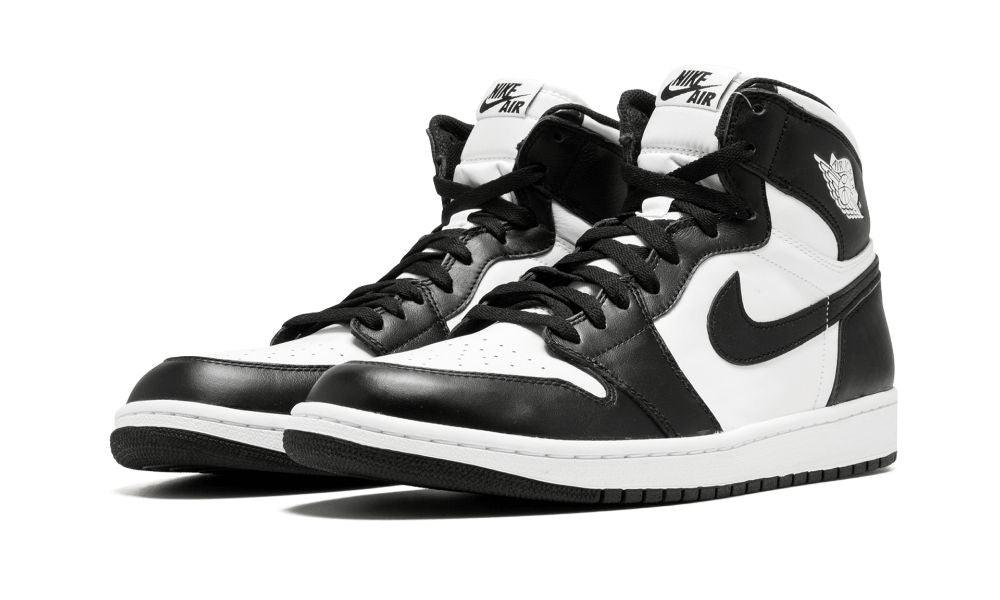 AIR JORDAN 1 RETRO HIGH OG "Black / White"