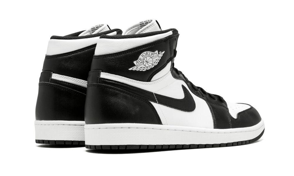 AIR JORDAN 1 RETRO HIGH OG "Black / White"