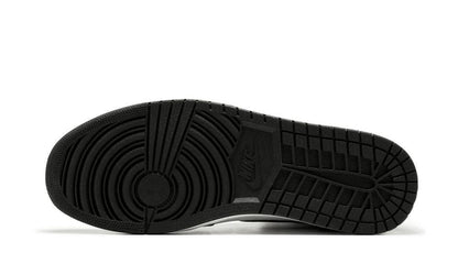 AIR JORDAN 1 RETRO HIGH OG "Black / White"