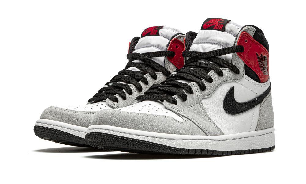 AIR JORDAN 1 RETRO HIGH OG "Light Smoke Grey"