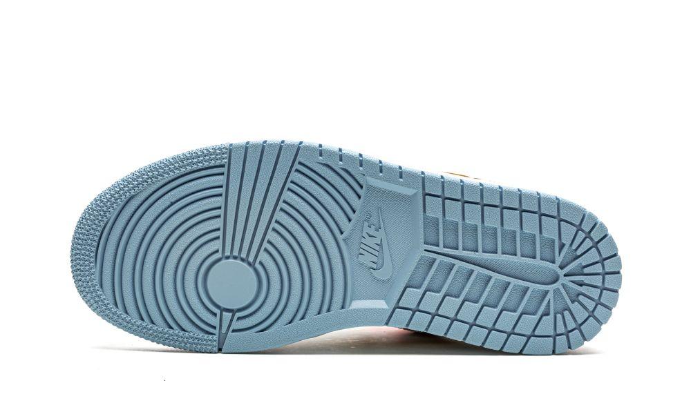 WMNS AIR JORDAN 1 LOW SE "White / Sesame / Flash Crimson"