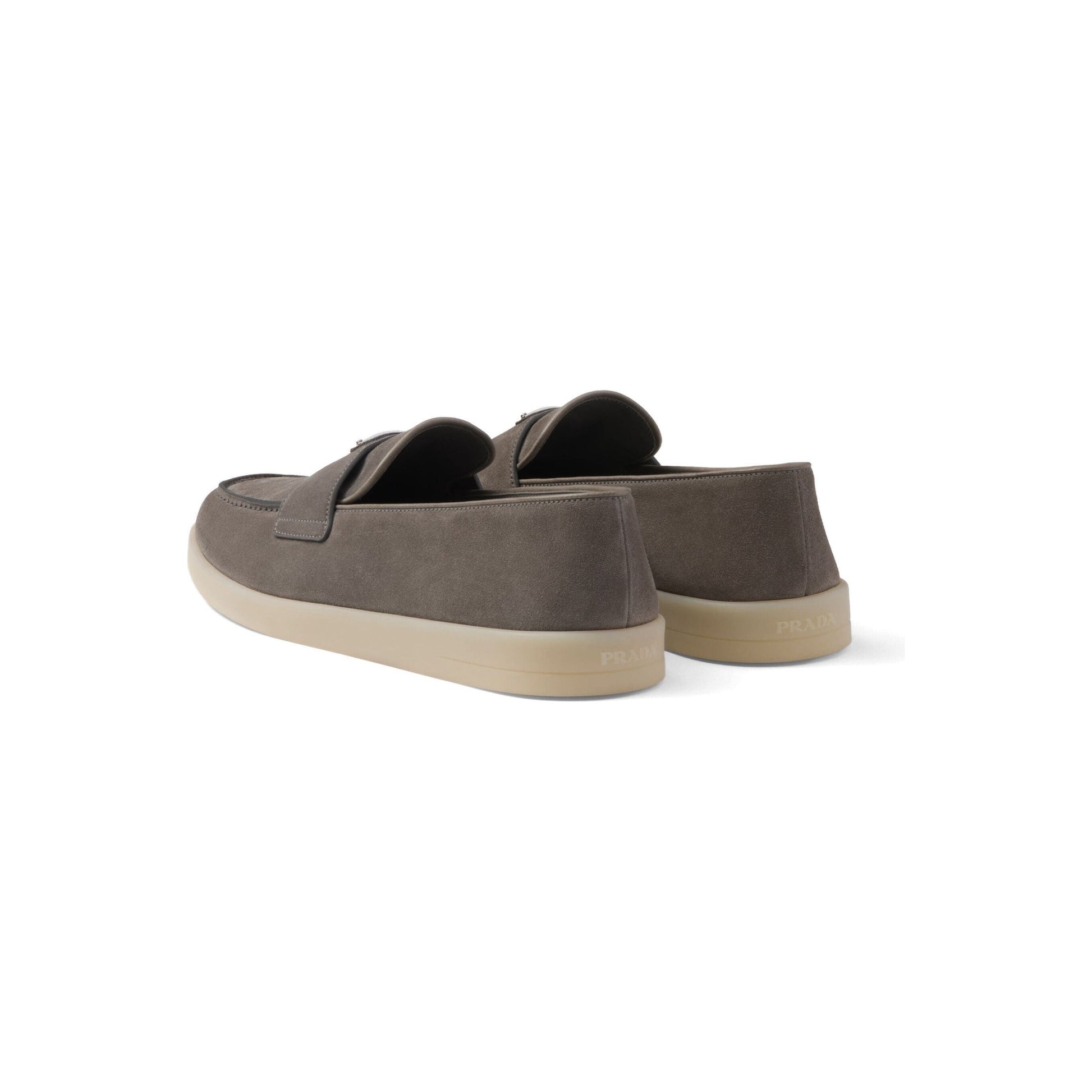 Prada - mocassins à plaque logo - Gris - Vogue Maroc – Boutique digitale de mode de luxe
