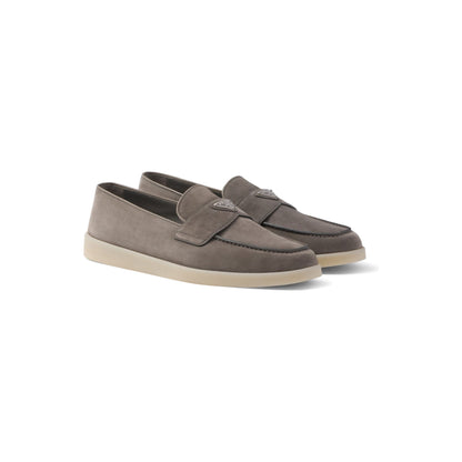 Prada - mocassins à plaque logo - Gris - Vogue Maroc – Boutique digitale de mode de luxe