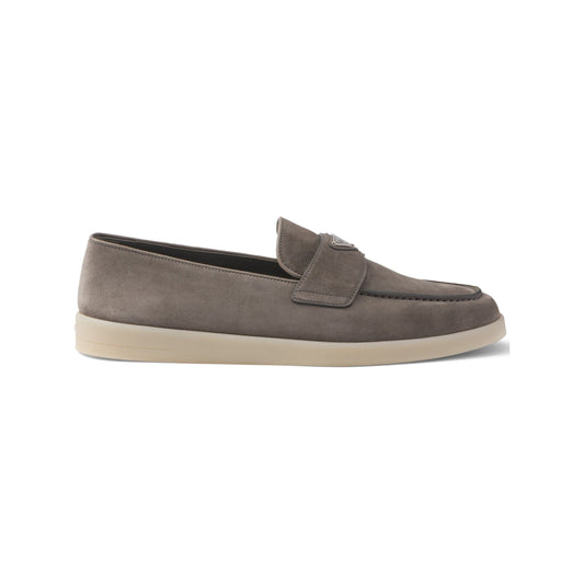 Prada - mocassins à plaque logo - Gris - Vogue Maroc – Boutique digitale de mode de luxe