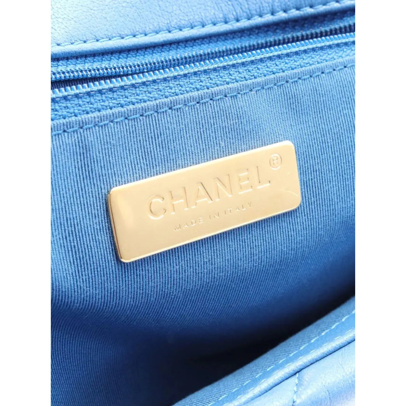 Sac Chanel - Porté épaule - Vogue Maroc – Boutique digitale de mode de luxe