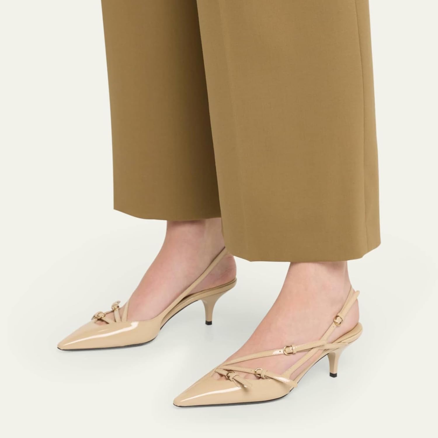 Escarpins Miu Miu à boucle - Vogue Maroc – Boutique digitale de mode de luxe
