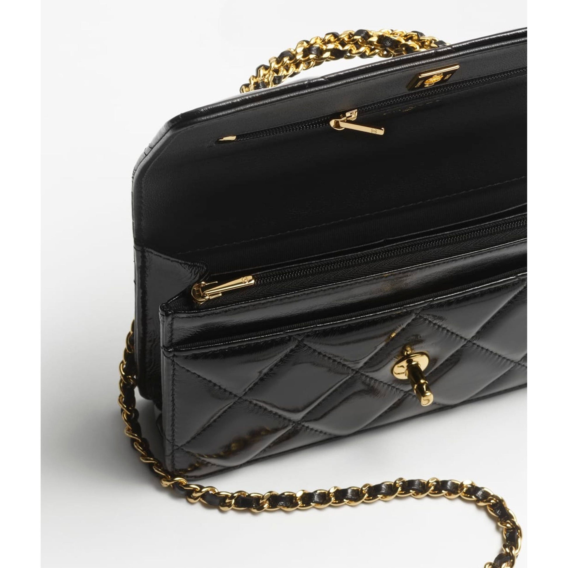 Sac Chanel - Wallet On Chain Shiny Lambskin - Vogue Maroc – Boutique digitale de mode de luxe