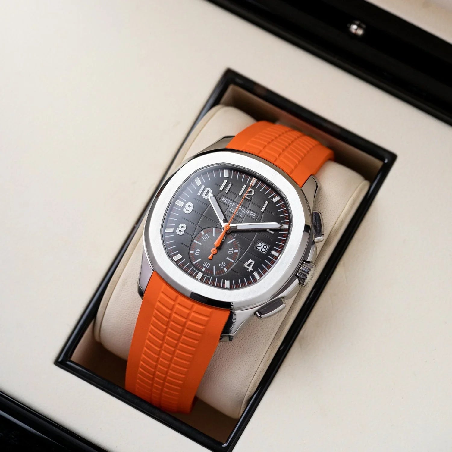 Patek Philippe - AQUANAUT Orange