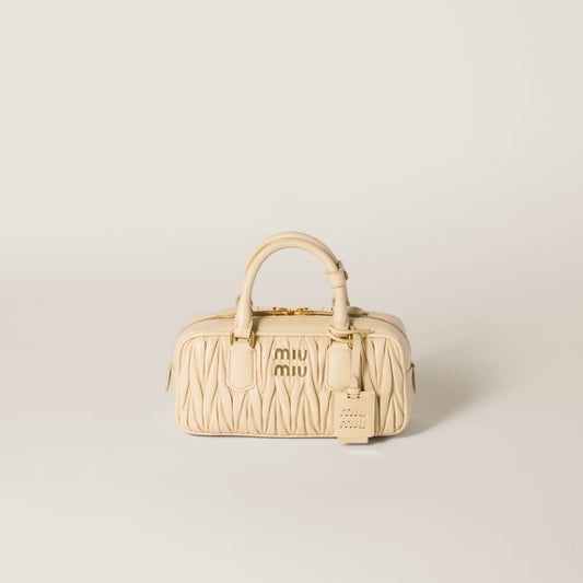 Sac Miu Miu Arcadie en cuir nappa matelassé - Vogue Maroc – Boutique digitale de mode de luxe