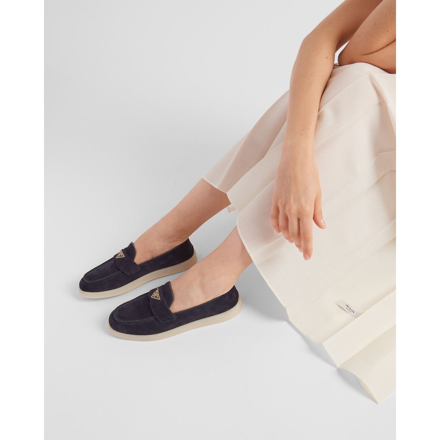 Prada - mocassins à plaque logo - Bleu - Vogue Maroc – Boutique digitale de mode de luxe