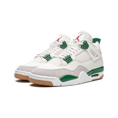 Air Jordan 4 « Vert Pin »