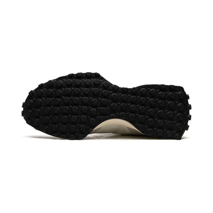 New Balance 327 "Sea Salt Black" - Vogue Maroc – Boutique digitale de mode de luxe